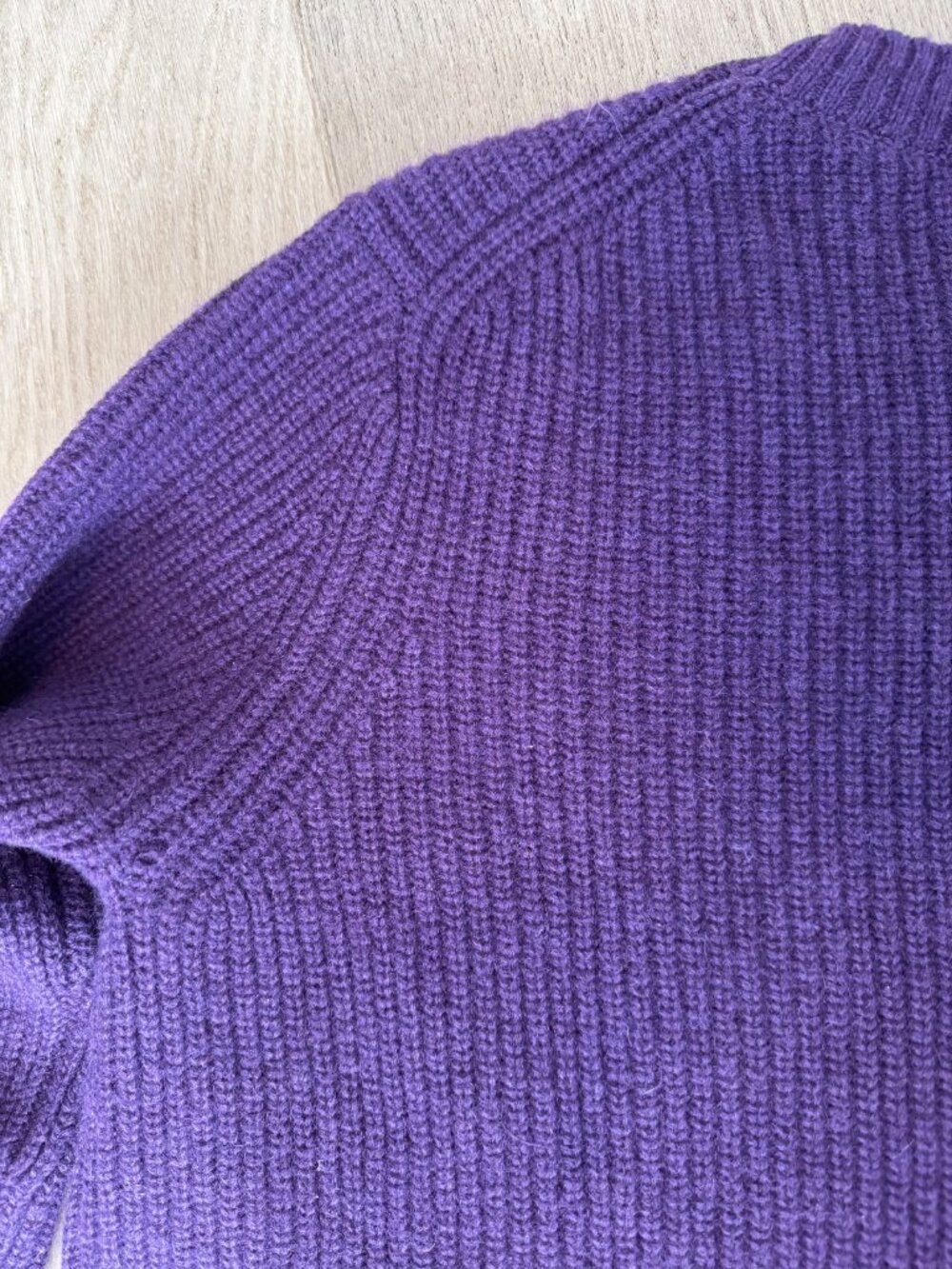 Banana Republic Lucia Relaxed Ribbed Cashmere Sweater Plum Purple Size L - Picture 5 of 13